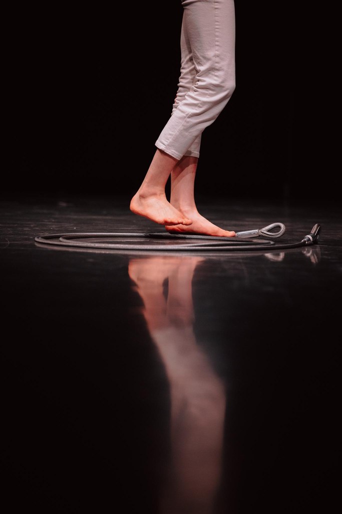 Laura Savolainen - circus artist - tightwire - SKH - by Isak Stockås